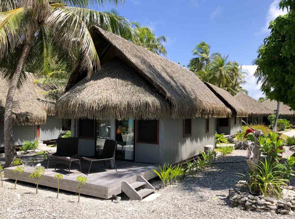 Les bungalows du Maitai Rangiroa dans mon article Polynésie française : palmarès d’un mois de voyage dans ces îles du Pacifique #polynesiefrancaise #polynesie #oceanie #voyage #paradis #rangiroa