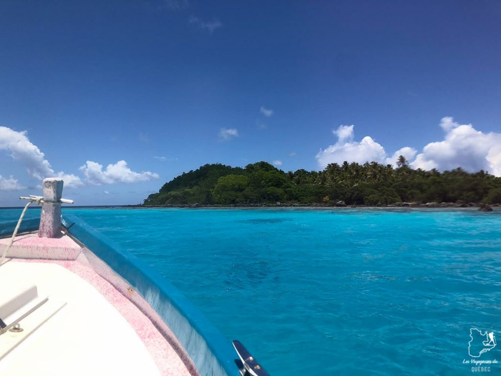En bateau autour de l'île de Tikehau dans mon article Polynésie française : palmarès d’un mois de voyage dans ces îles du Pacifique #polynesiefrancaise #polynesie #oceanie #voyage #paradis #mer #tikehau