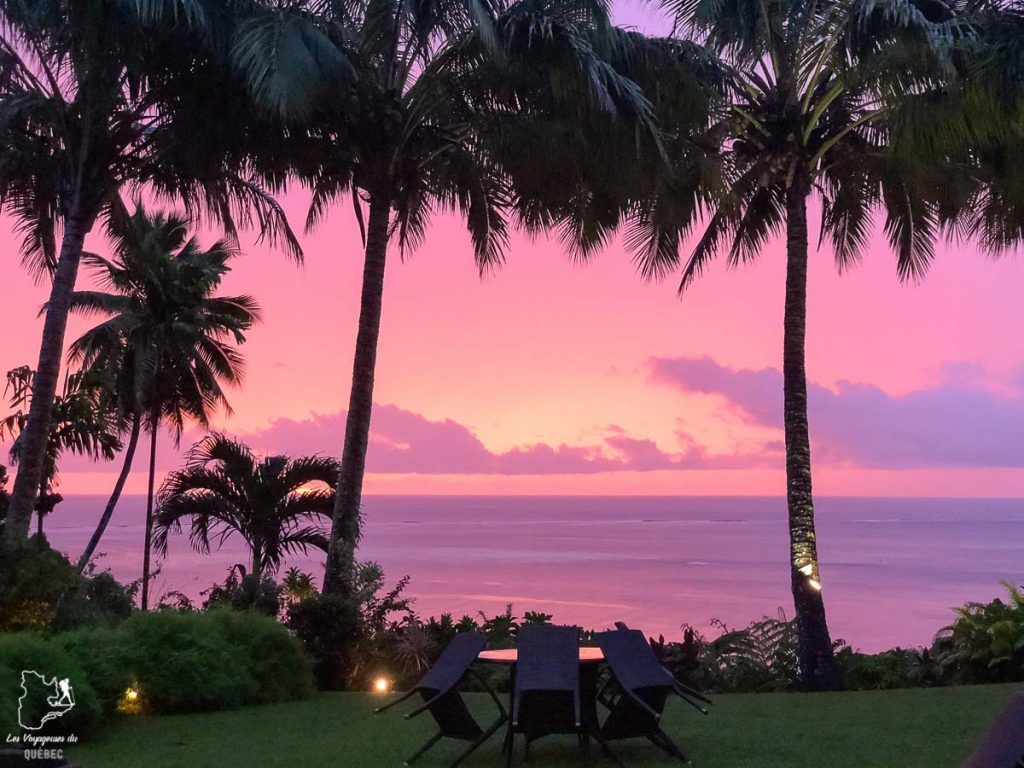 Coucher de soleil sur l'île de Tahiti dans mon article Polynésie française : palmarès d’un mois de voyage dans ces îles du Pacifique #polynesiefrancaise #polynesie #oceanie #voyage #paradis #mer #tahiti #coucherdesoleil