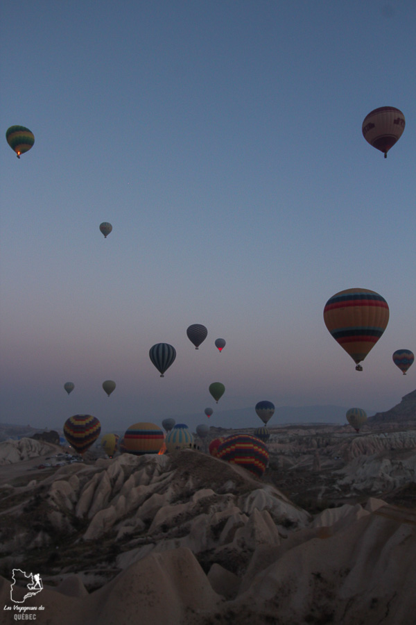 En montgolfière en Cappadoce en Turquie dans mon article Mon itinéraire en Turquie : Que faire, voir et visiter en 7 jours #turquie #voyage #asie #cappadoce #istanbul