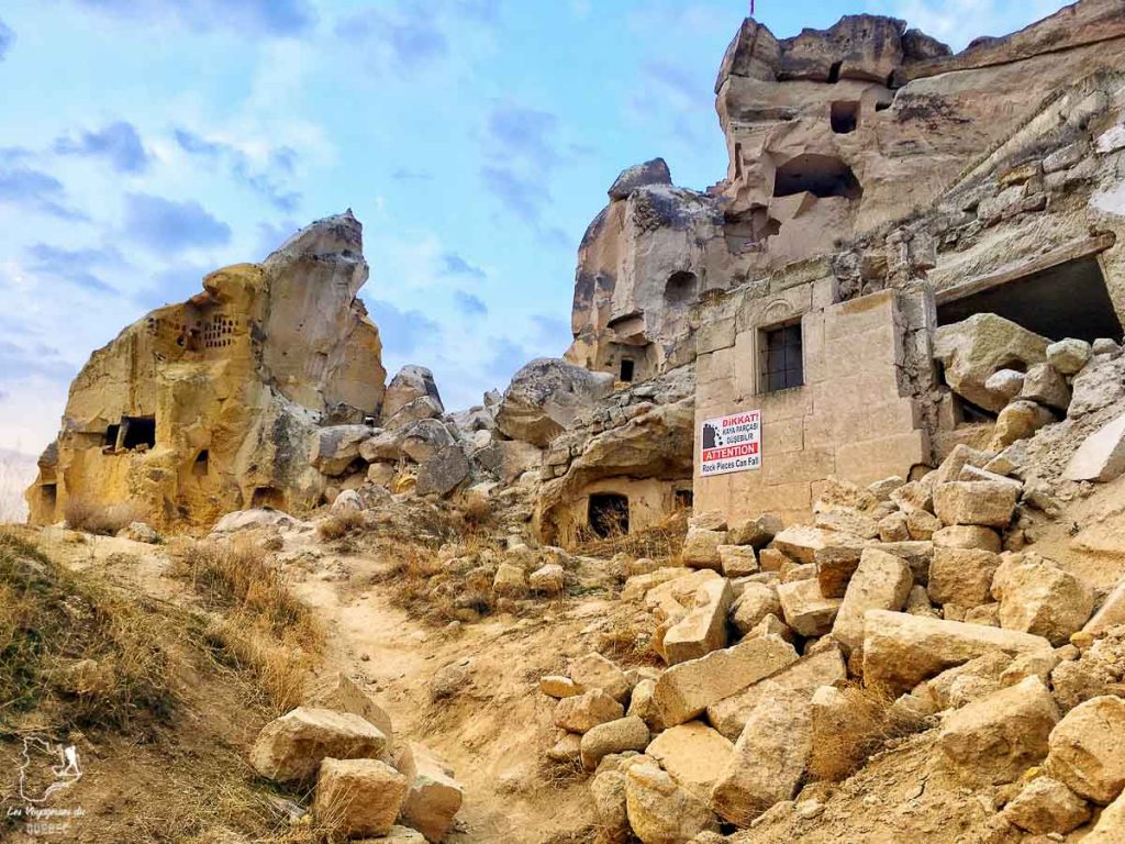Le village de Cavusin en Cappadoce en Turquie dans mon article Mon voyage au coeur du merveilleux désert de la Cappadoce en Turquie #turquie #cappadoce, #desert #cavusin #goreme