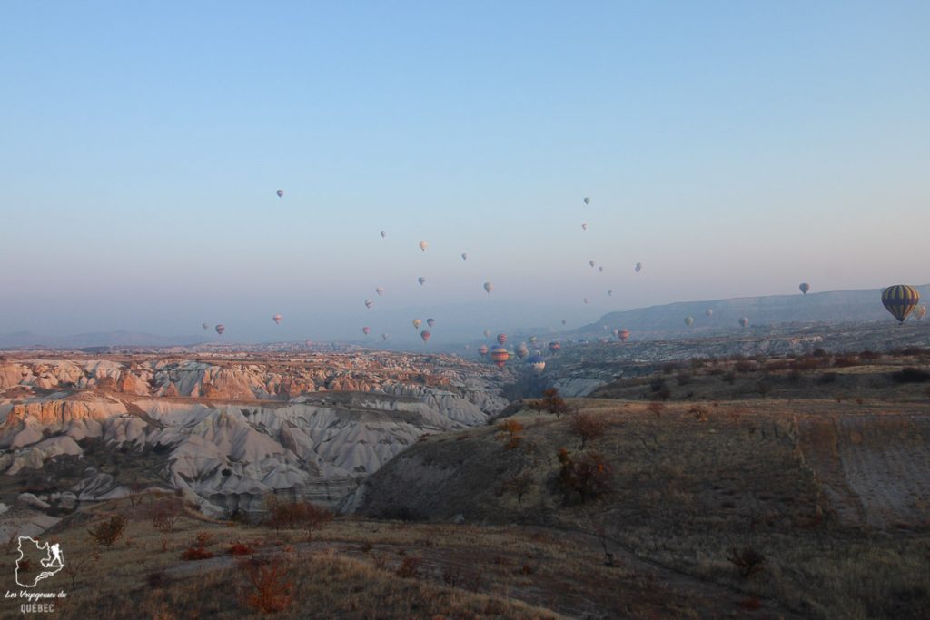 Mon vol en montgolfière au dessus de la Cappadoce en Turquie dans mon article Mon voyage au coeur du merveilleux désert de la Cappadoce en Turquie #turquie #cappadoce, #desert #montgolfiere