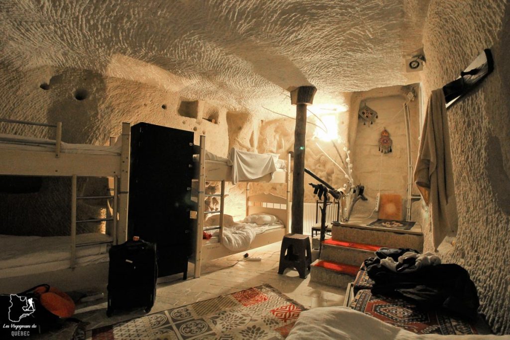 La chambre en dortoir du Stay in Peace cave hostel en Cappadoce en Turquie dans notre article Pourquoi choisir une chambre en dortoir dans une auberge de jeunesse #dortoir #aubergedejeunesse #backpacker #voyage #petitbudget