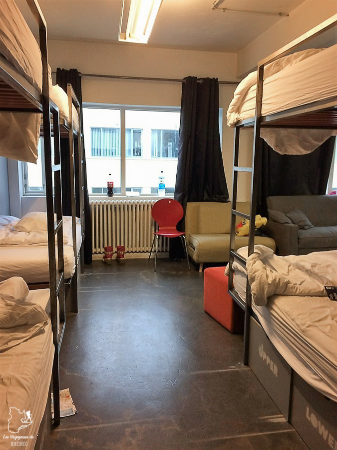 Lits en dortoir dans une auberge de jeunesse dans mon article Pourquoi choisir une chambre en dortoir dans une auberge de jeunesse #dortoir #aubergedejeunesse #backpacker #voyage #petitbudget