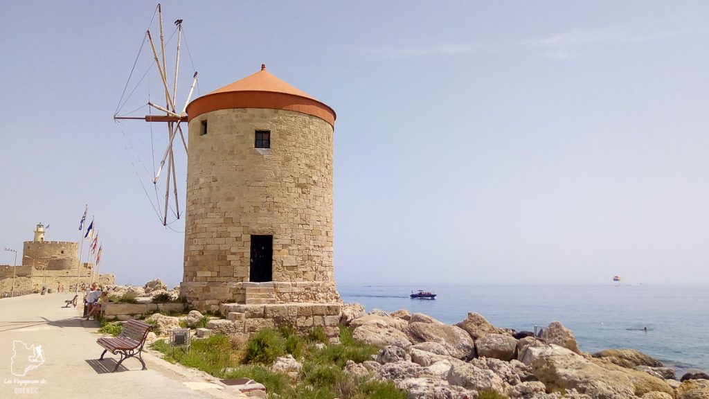 Moulin au port de Mandraki à Rhodes dans mon article Rhodes en Grèce : Petit guide pour savoir que faire à Rhodes et visiter #rhodes #ilesderhodes #rhodesengrece #grece #ile