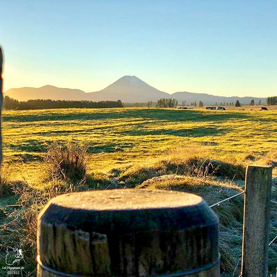 Le Mont Tongariro, un incontournable de l'île du Nord en Nouvelle-Zélande dans notre article sur l'Île du Nord en Nouvelle-Zélande : Incontournables et itinéraire de mon road trip #nouvellezelande #oceanie #voyage #iledunord #roadtrip #tongariro
