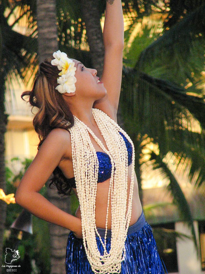 Spectacle de Hula sur la plage de Waikiki à Hawaii dans notre article Waikiki à Hawaii en 10 coups de coeur : destination plage et surf d'Oahu #waikiki #hawaii #oahu #voyage #surf #plage