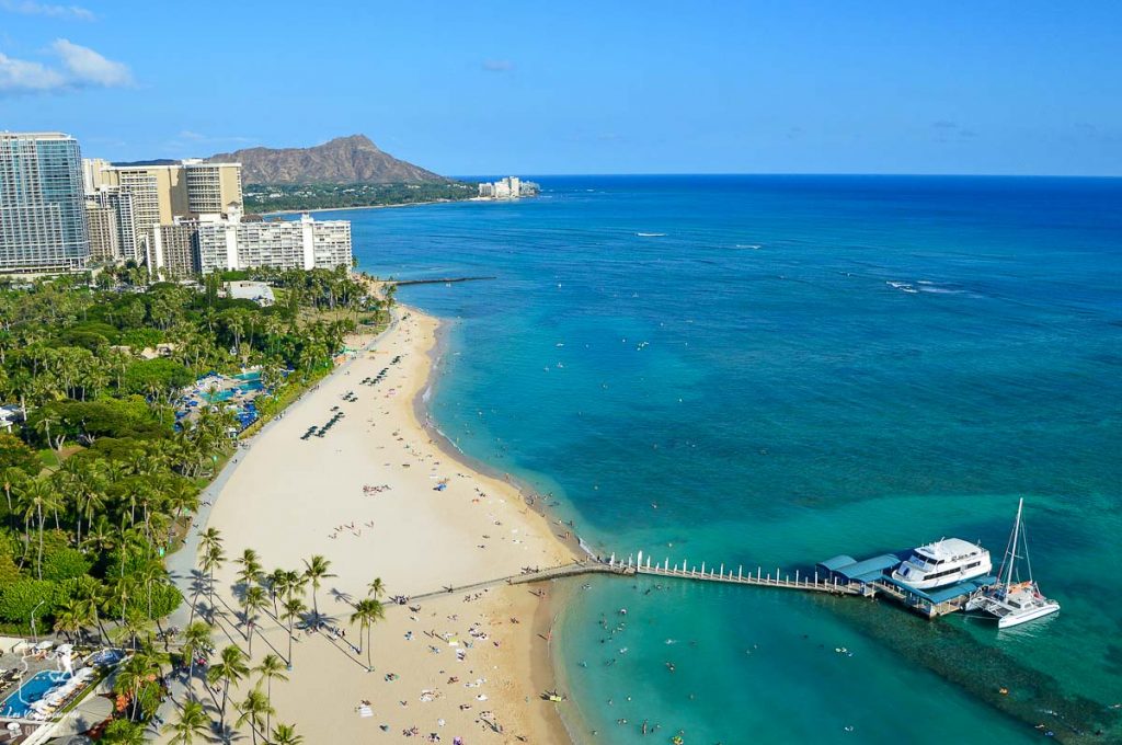 Honolulu sur l'île d'Oahu dans notre article L'île d'Oahu à Hawaii : Activités incontournables à faire lors d'un road trip #oahu #roadtrip #ile #hawaii #honolulu