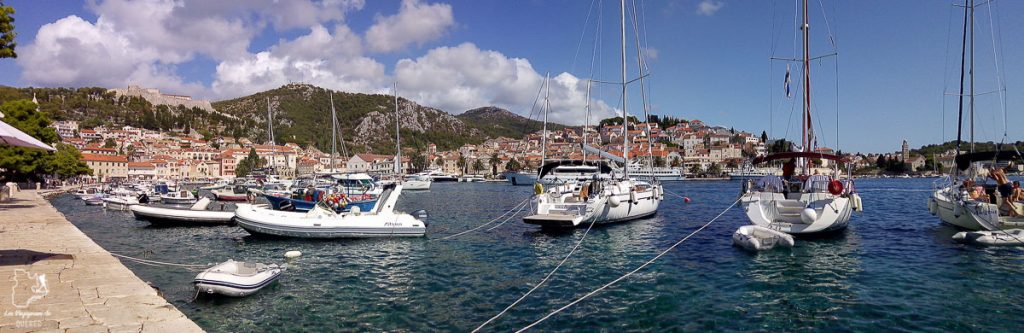 Le port de Hvar dans notre article Visiter la Croatie : Où aller et que faire en Croatie entre Zadar à Dubrovnik #croatie #balkans #europe #voyage #hvar