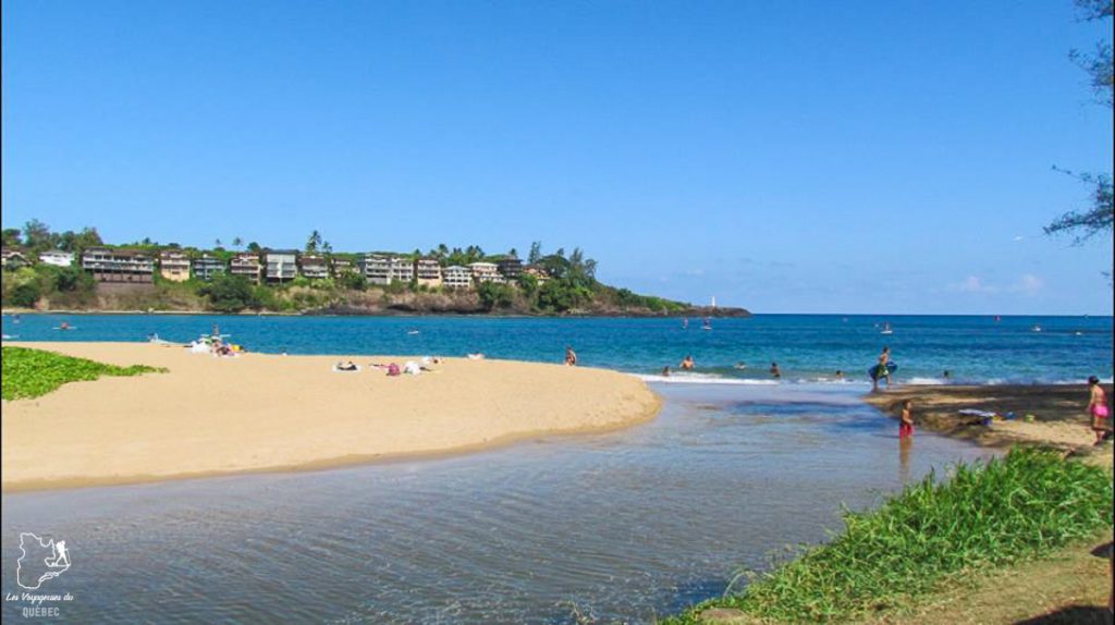 Kalapaki beach à Kauai à Hawaii dans notre article sur Visiter Kauai à Hawaii : 12 incontournables à faire sur l'île de Kauai #kauai #hawaii #voyage #usa #ile #iledekauai #kauaihawaii #plage