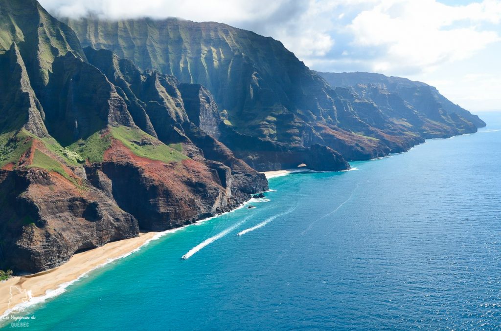 Napali sur l'île de Kauai à Hawaii dans notre article sur Visiter Kauai à Hawaii : 12 incontournables à faire sur l'île de Kauai #kauai #hawaii #voyage #usa #ile #iledekauai #kauaihawaii #napali