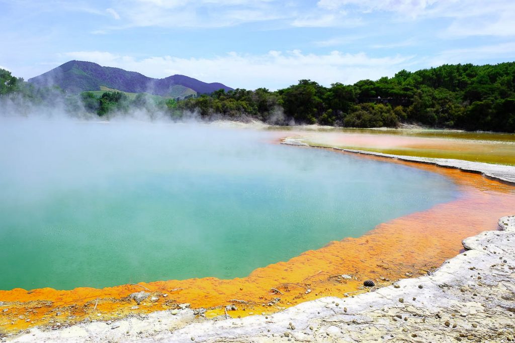 Géothermie à Rotorua, dans les choses à voir en Nouvelle-Zélande dans notre article 5 incontournables de la Nouvelle-Zélande : Choses à faire au pays des kiwis #nouvellezelande #oceanie #voyage #incontournables #coupsdecoeur #rotorua