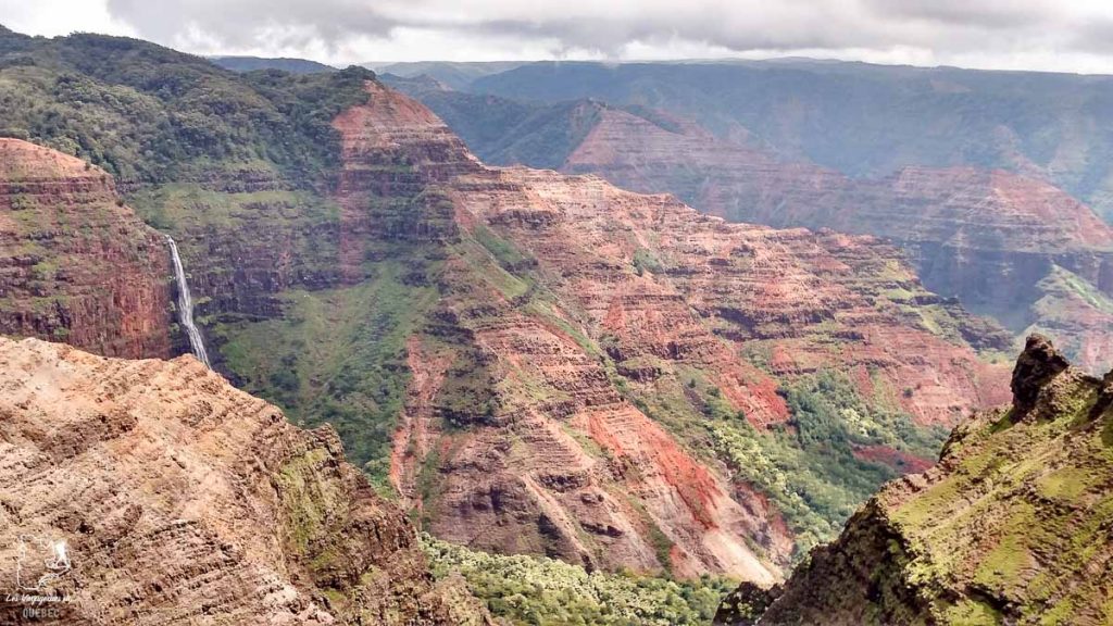 Waimea canyon, à visiter à Kauai à Hawaii dans notre article sur Visiter Kauai à Hawaii : 12 incontournables à faire sur l'île de Kauai #kauai #hawaii #voyage #usa #ile #iledekauai #kauaihawaii #waimea #canyon