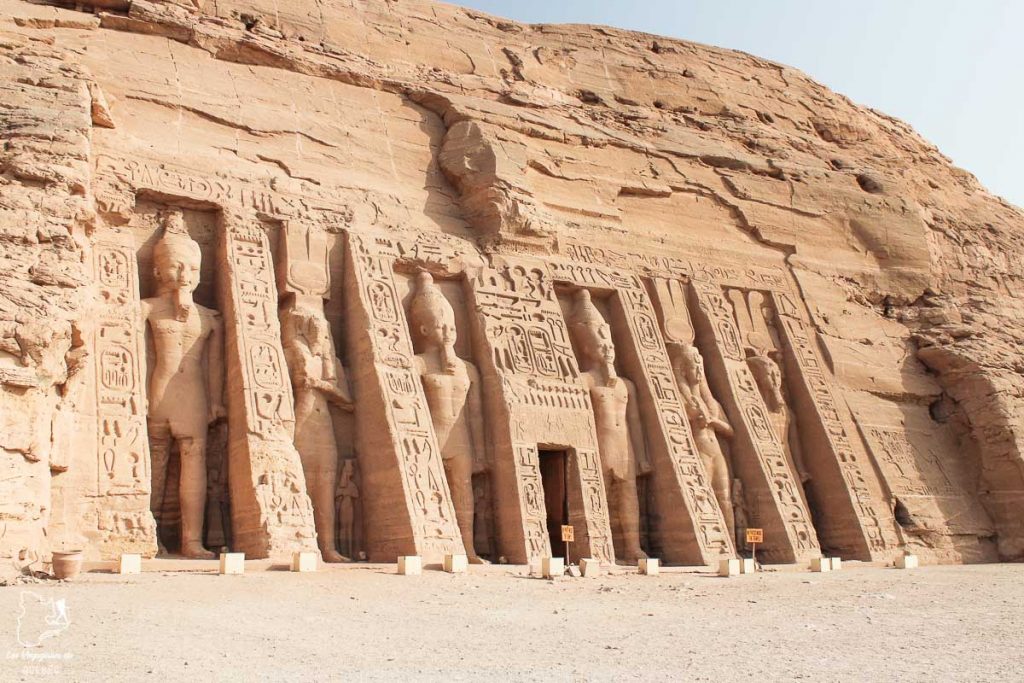 Temple de Nefertari à Abou Simbel le long du Nil en Égypte dans notre article Le Nil en Égypte : L'itinéraire de mon voyage sur le Nil en train #egypte #nil #afrique #train #voyage #nefertari #temple #abousimbel
