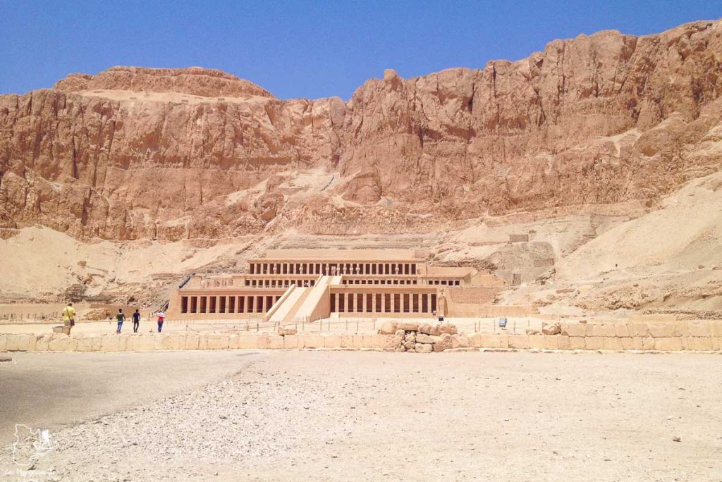 Temple de Hatshepsut à Louxor en Égypte dans notre article Le Nil en Égypte : L'itinéraire de mon voyage sur le Nil en train #egypte #nil #afrique #train #voyage #louxor