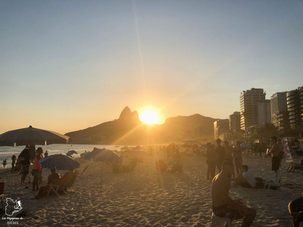 Que faire à Rio de Janeiro pour se détendre : profiter de la plage de Ipanema dans notre article Visiter Rio de Janeiro au Brésil : Que faire à Rio, la belle! #rio #riodejaneiro #bresil #ameriquedusud #voyage