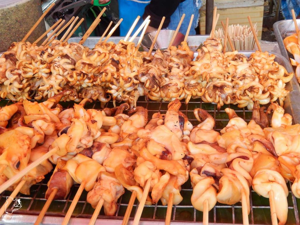 Street food à Bangkok en Thaïlande dans notre article Mon tour du monde d’un an à 50 ans : le voyage d’une vie #tdm #tourdumonde #voyage #voyageunan #senior