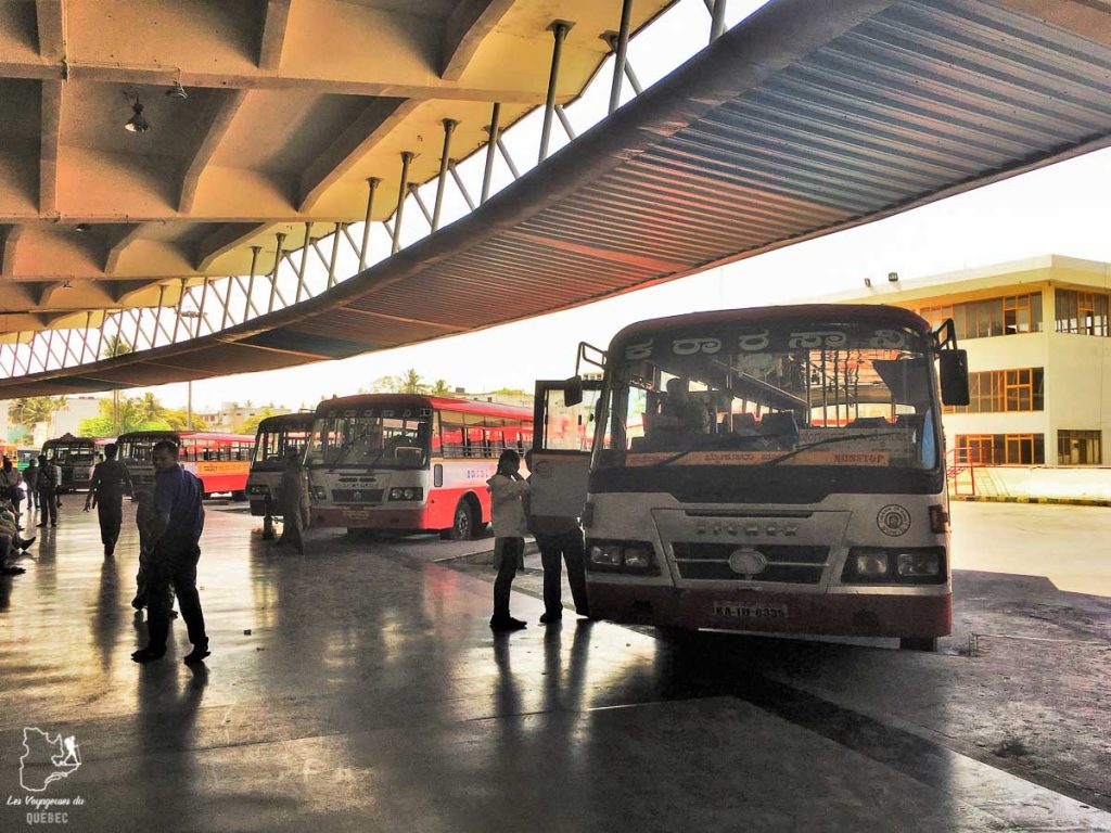 La gare de bus en Inde dans notre article Bus et train en Inde : Démystifier la réservation de train en Inde et de bus #train #bus #inde #voyage #transport #sedeplacer