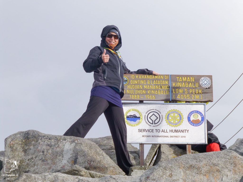 Au sommet du mont Kinabalu à Bornéo dans notre article Comment se préparer à la haute altitude pour éviter le mal des montagnes #montagne #hautealtitude #hautemontagne #maldesmontagnes #malaigudesmontagnes #randonnee #hautealtitude