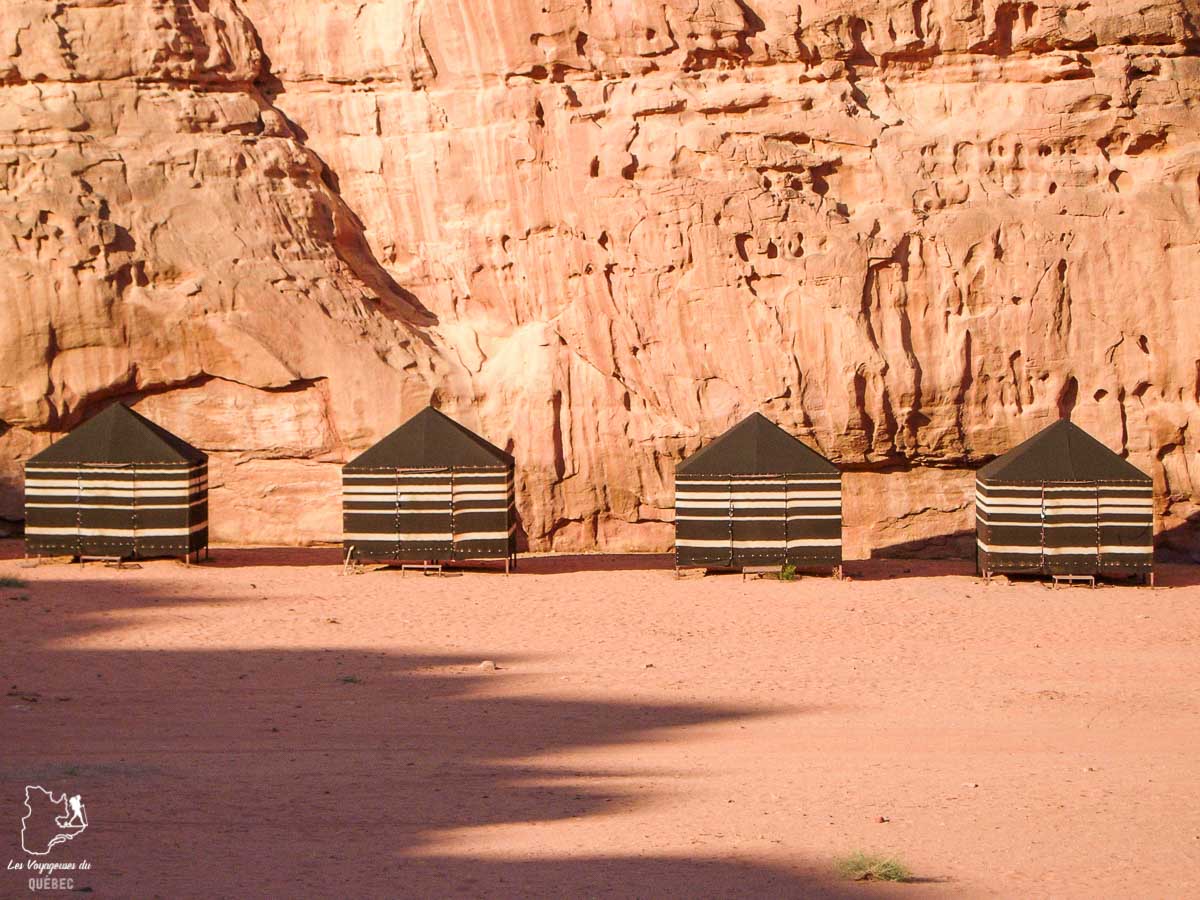 Campement bédouin dans désert du Wadi Rum dans notre article Déserts du monde : L’expérience mystique du Sahara, Thar et Wadi Rum #deserts #desert #sahara #thar #wadirum #voyage