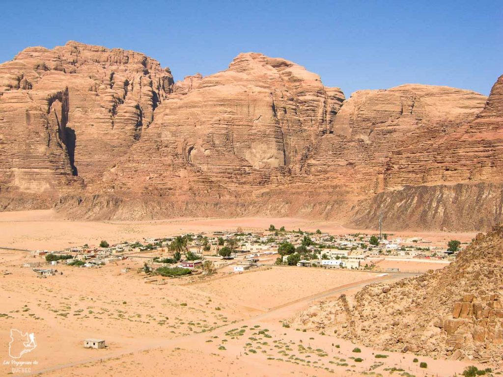 Wadi Rum village dans le désert du Wadi Rum dans notre article Déserts du monde : L’expérience mystique du Sahara, Thar et Wadi Rum #deserts #desert #sahara #thar #wadirum #voyage