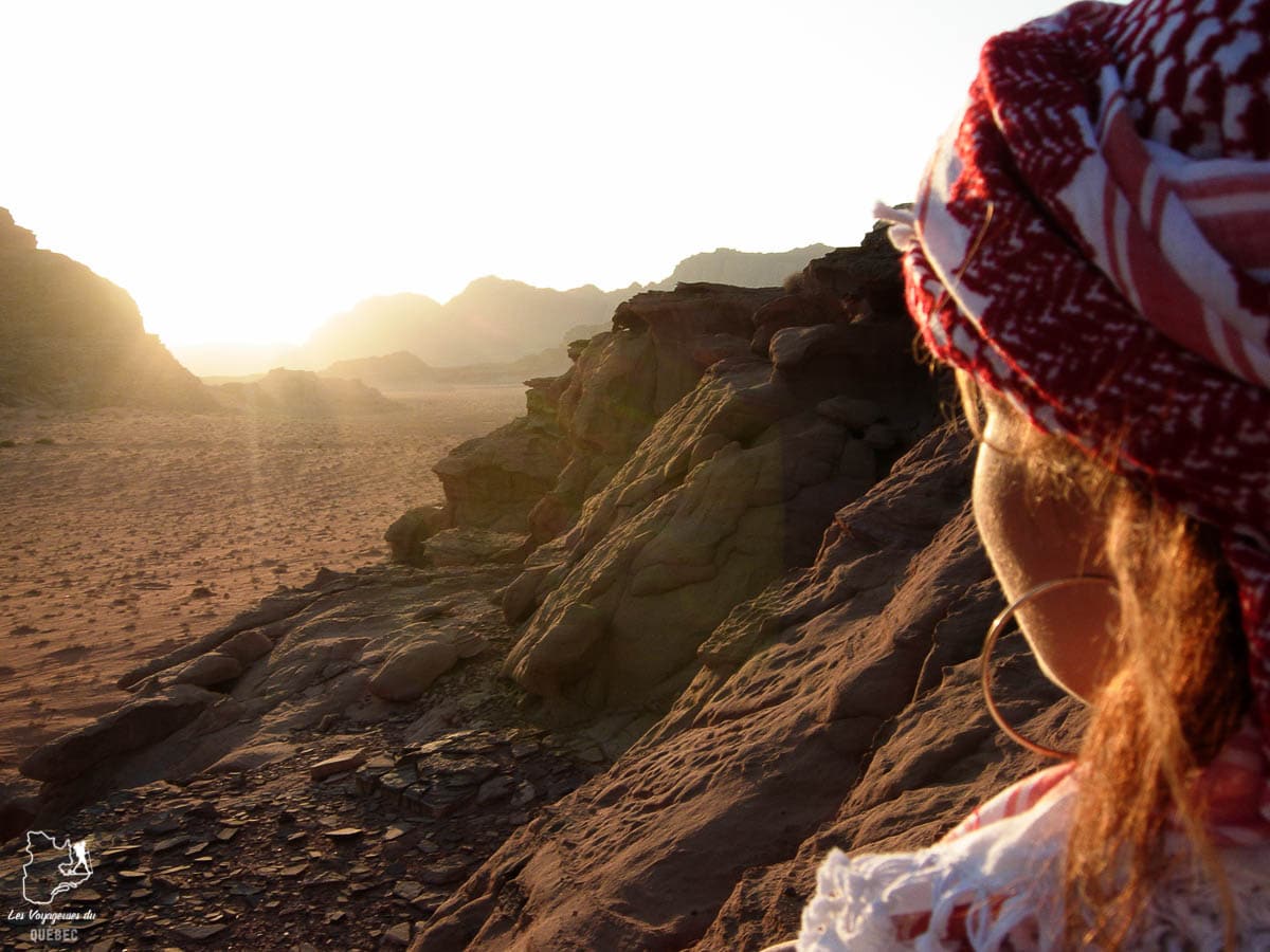 Coucher de soleil dans désert du Wadi Rum dans notre article Déserts du monde : L’expérience mystique du Sahara, Thar et Wadi Rum #deserts #desert #sahara #thar #wadirum #voyage