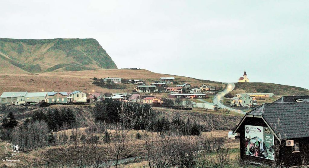 Le village de Vik, au sud de l'Islande dans notre article Visiter l’Islande : quoi faire et voir en 4 jours seulement #islande #europe #voyage