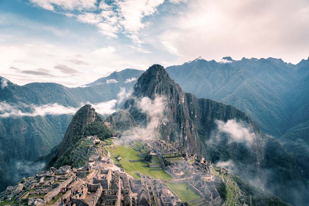 Visite du Machu Picchu après une randonnée sur l'Inca jungle trail dans notre article Randonnée sur l’Inca jungle trail : Mon trek au Machu Picchu en famille #randonnee #trek #incajungletrail #machupicchu #perou #ameriquedusud #unesco