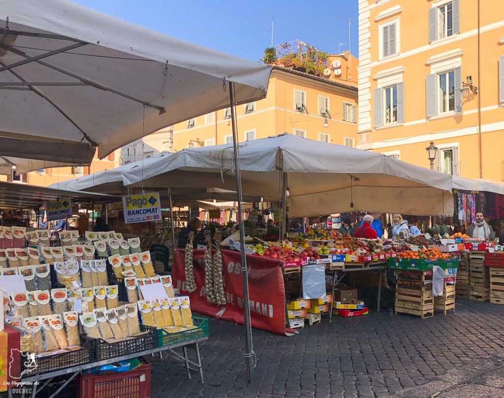 Le marché Campo Di Fiori à Rome dans notre article Visiter Rome en 4 jours : Que faire à Rome, la capitale de l’Italie #rome #italie #europe #voyage