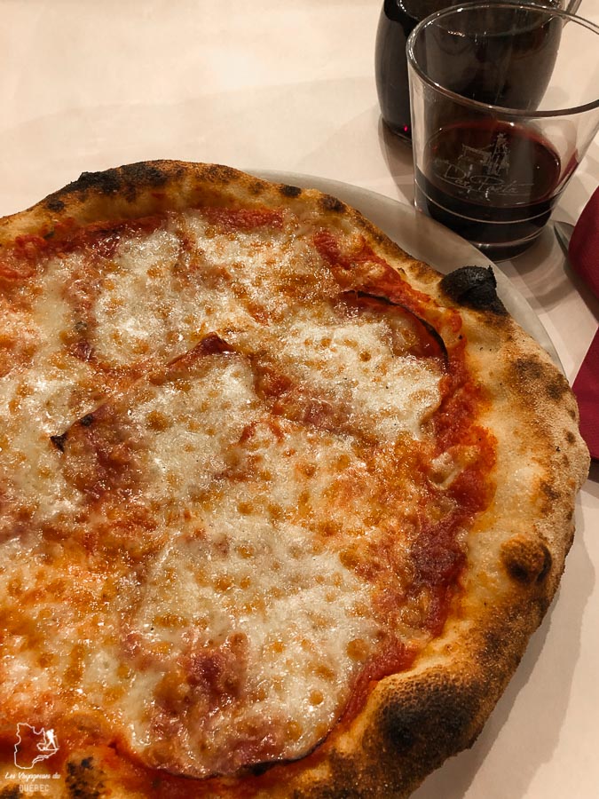 Pizza du Dar Poeta à Rome dans notre article Visiter Rome en 4 jours : Que faire à Rome, la capitale de l’Italie #rome #italie #europe #voyage