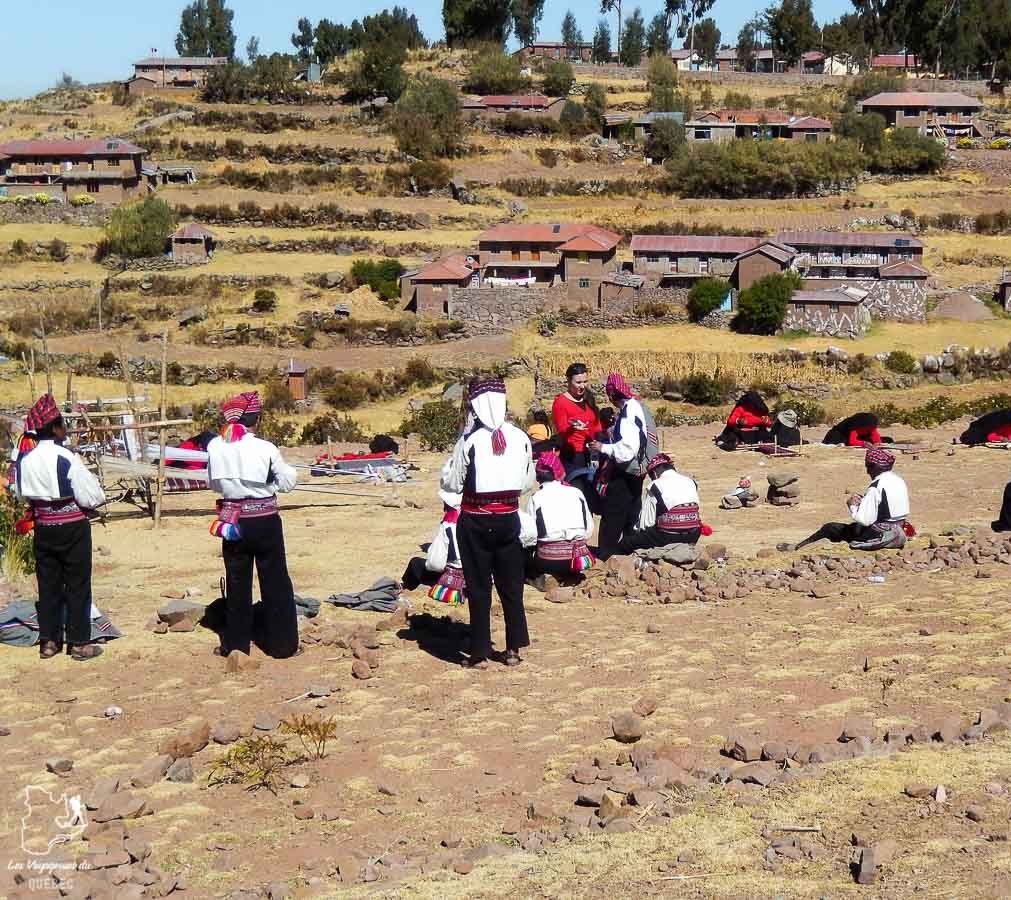 Fête des moissons sur l'île Taquile sur le lac Titicaca au Pérou dans notre article Le lac Titicaca au Pérou : Mon expérience sur 3 îles et dans une famille locale #perou #lactiticaca #titicaca #voyage #ameriquedusud