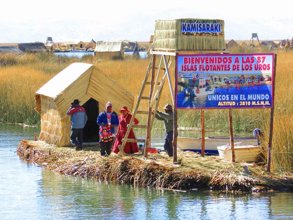 Débarcadère sur l'île Kamisaraki sur le lac Titicaca au Pérou dans notre article Le lac Titicaca au Pérou : Mon expérience sur 3 îles et dans une famille locale #perou #lactiticaca #titicaca #voyage #ameriquedusud