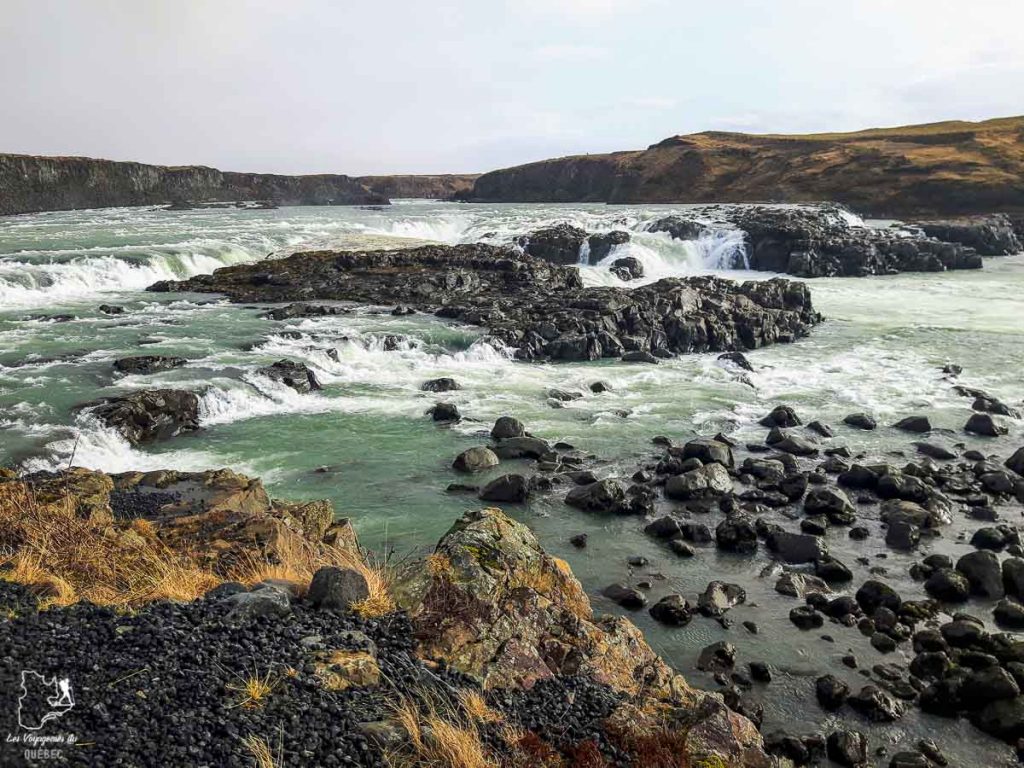 La chute Urridafoss en Islande dans notre article Une semaine en Islande : Mon expérience à visiter l’Islande en solo #islande #unesemaine #voyage #europe #voyageensolo
