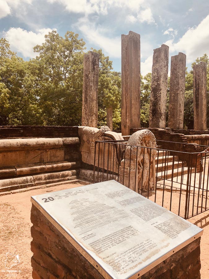 Visite des ruines d'Anuradhapura lors de ma retraite au Sri Lanka dans notre article Cure ayurvédique au Sri Lanka : Ma retraite de 7 jours pour tester l’Ayurveda #Ayurveda #retraite #srilanka #cureayurvedique #voyage #asie