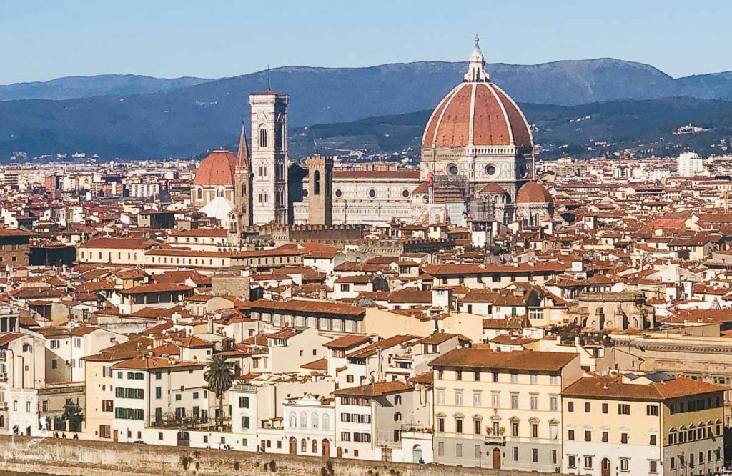 Vue sur la ville de Florence de la Piazza Michelangelo dans notre article Visiter la Toscane en Italie : Mes incontournables de que faire et voir en 10 jours #toscane #italie #europe #voyage #itineraire #florence