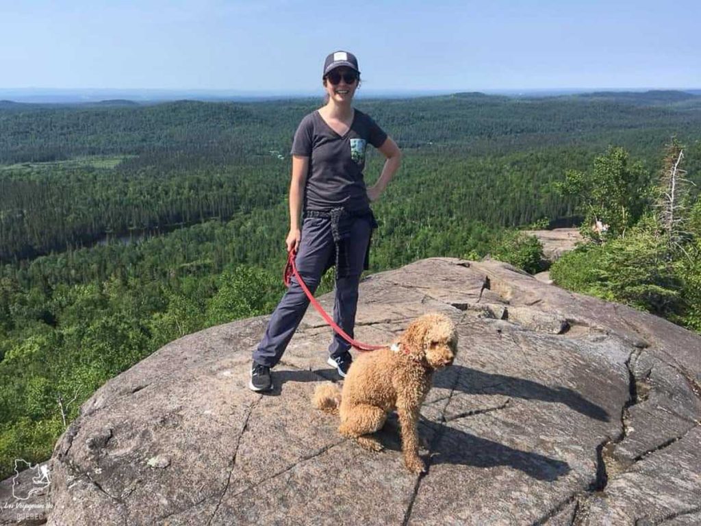 Au Parc des Monts-Valin au Saguenay-Lac-Saint-Jean dans notre article Voyager avec son chien au Québec : Que faire et où aller #quebec #chien #voyager