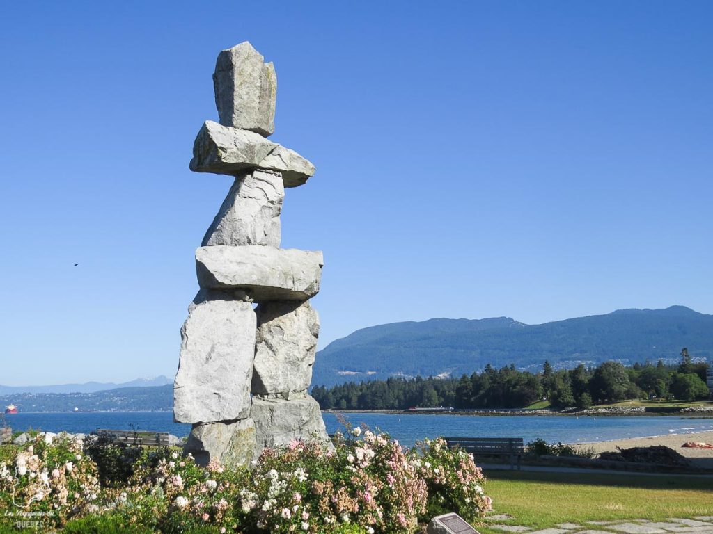 Inukshuk à l'English Bay de Vancouver dans notre article Visiter Vancouver au Canada : Mon top 10 de quoi faire et voir dans cette ville #vancouver #canada #voyage #amerique