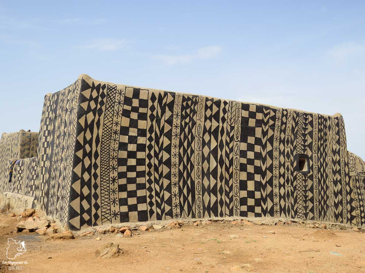 Visiter la cour royale de Tiebélé dans notre article Mon voyage au Burkina Faso : Que faire et visiter en 10 incontournables #burkinafaso #afrique #voyage