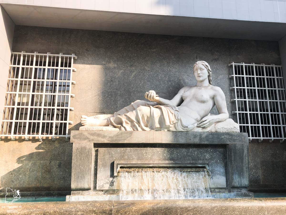 Statue à la Piazza CLN à Turin dans notre article Visiter Turin en 1 jour : Que voir et que faire à Turin en Italie #turin #italie #europe #voyage