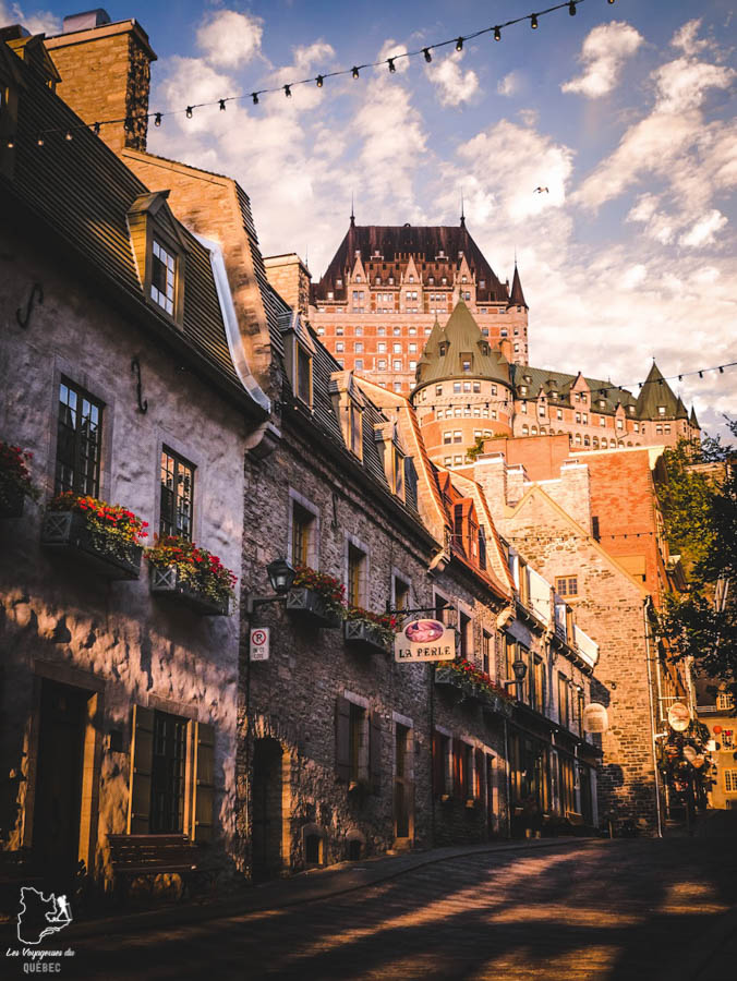 Photographier le château Frontenac à partir de la rue Sous le Fort dans notre article Visiter Québec à travers ses plus beaux points de vue : 12 endroits où photographier la ville de Québec #quebec #villedequebec #canada #photographie