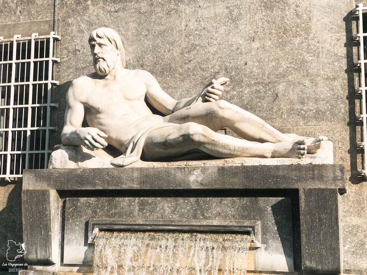Statue à la Piazza CLN à Turin dans notre article Visiter Turin en 1 jour : Que voir et que faire à Turin en Italie #turin #italie #europe #voyage