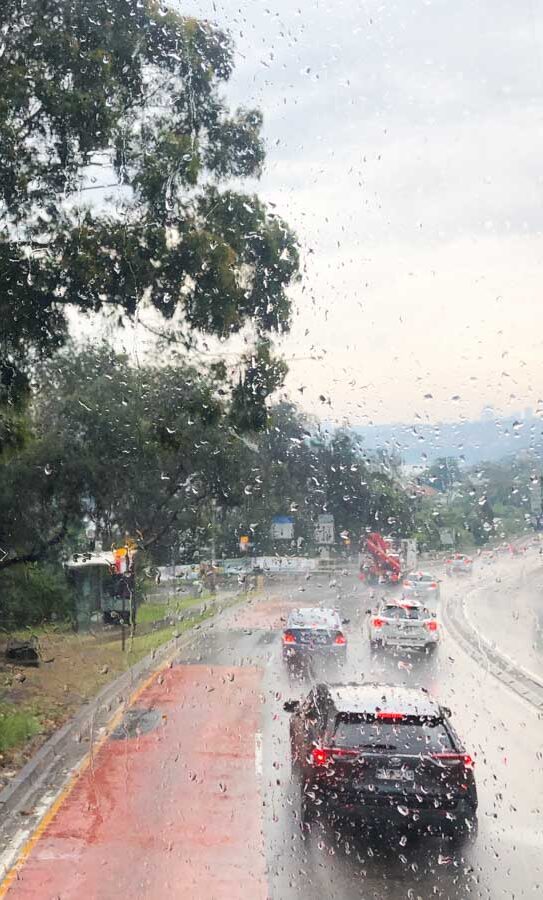 Pluie torrentielle en Australie dans notre article Que faire quand il pleut en voyage: 11 idées de que faire par temps de pluie #pluie #voyage #astuces