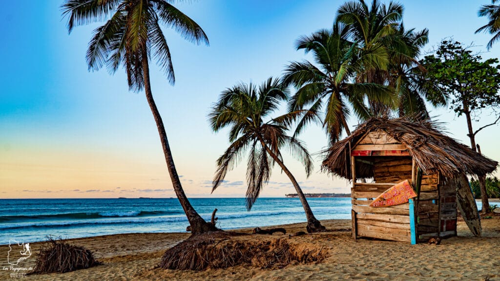 Plage de Las Terrenas en République Dominicaine dans notre article Voyager en République Dominicaine autrement : Las Terrenas, destination coup de coeur #republiquedominicaine #caraibes #antilles #amerique #voyage #voyagedanslesud #lasterrenas