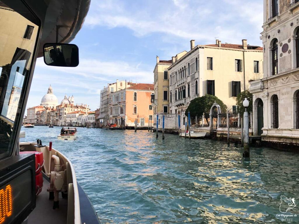 Se déplacer en vaporetto à Venise dans notre article Visiter Venise en 4 jours : Que voir et que faire à Venise en Italie #venise #venetie #italie #voyage #europe