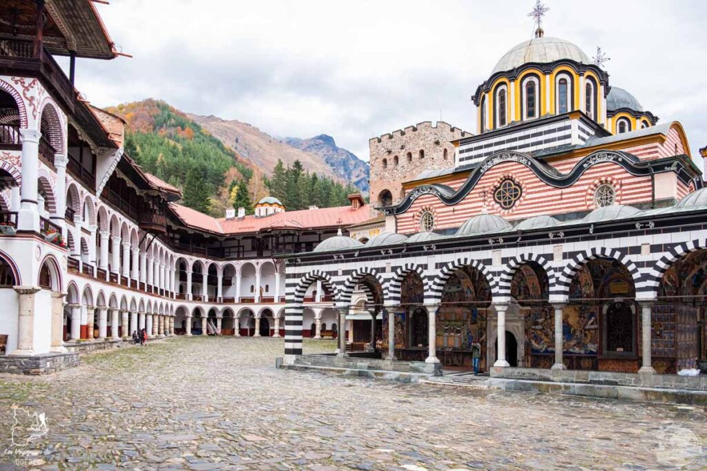 Monastère de Rila en Bulgarie dans notre article Visiter la Bulgarie : itinéraire et conseils pour 1 mois de voyage en Bulgarie #bulgarie #europe #europedelest #voyage