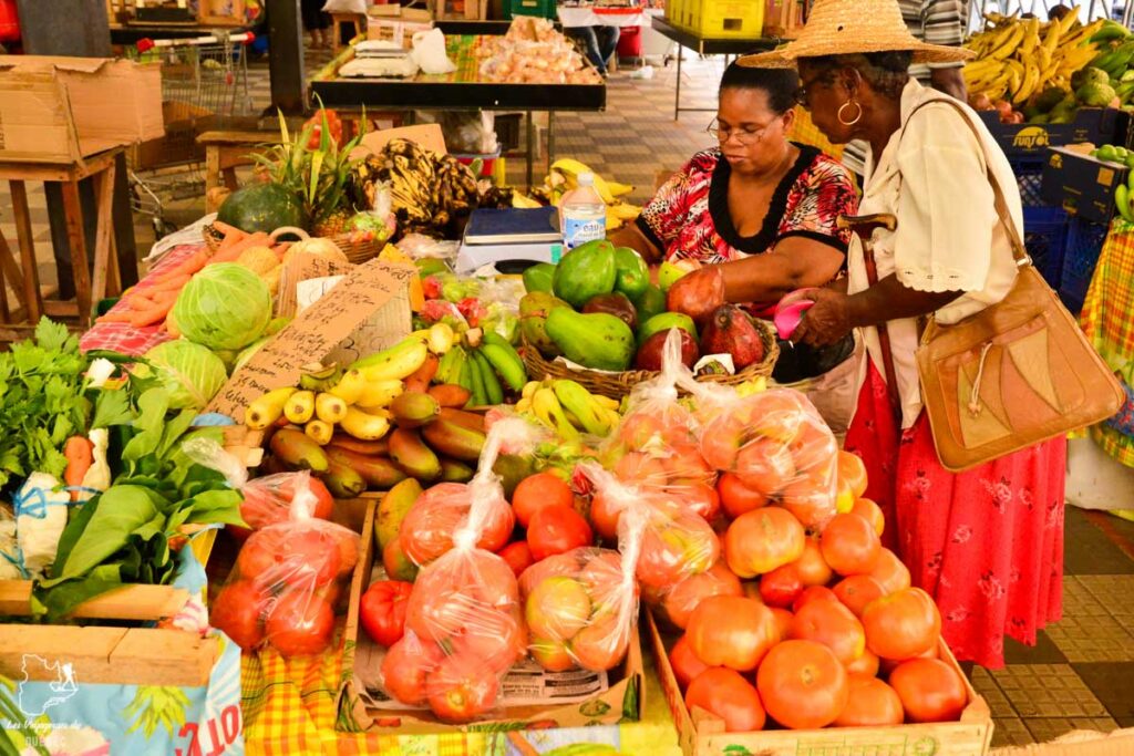 Visite des marchés locaux en Martinique dans notre article Que faire en Martinique : 10 incontournables à visiter sur l’île aux fleurs #martinique #france #caraibes #antilles #amerique #voyage #ile