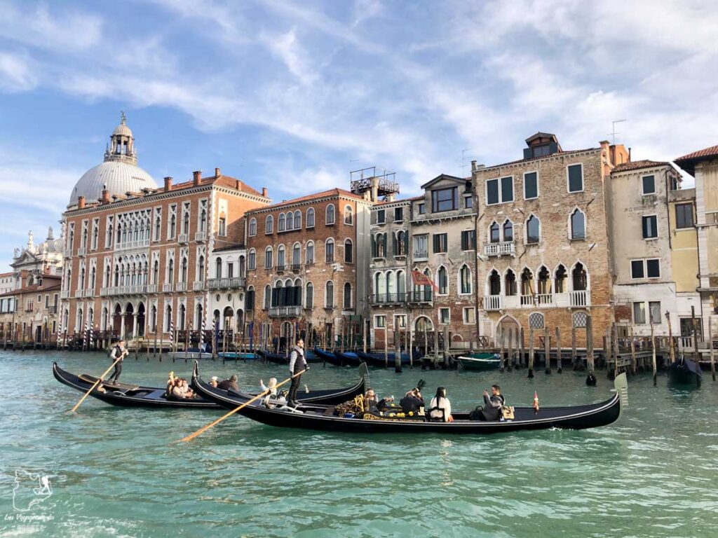 Balade en gondole à Venise dans notre article Visiter Venise en 4 jours : Que voir et que faire à Venise en Italie #venise #venetie #italie #voyage #europe
