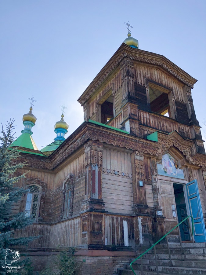 Cathédrale Sainte-Trinité de Karakol dans notre article Voyage au Kirghizistan : Mon aventure parmi les nomades du Kirghizistan #Kirghizistan #asiecentrale #voyage #randonnee #cheval #nomade