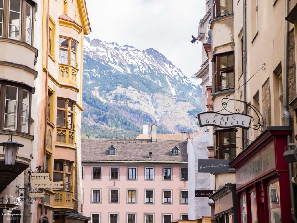Beauté de Innsbruck avec ses paysages de montagnes dans notre article Petit guide pour visiter Innsbruck en Autriche : Que faire à Innsbruck en un jour #Innsbruck #autriche #europe #voyage