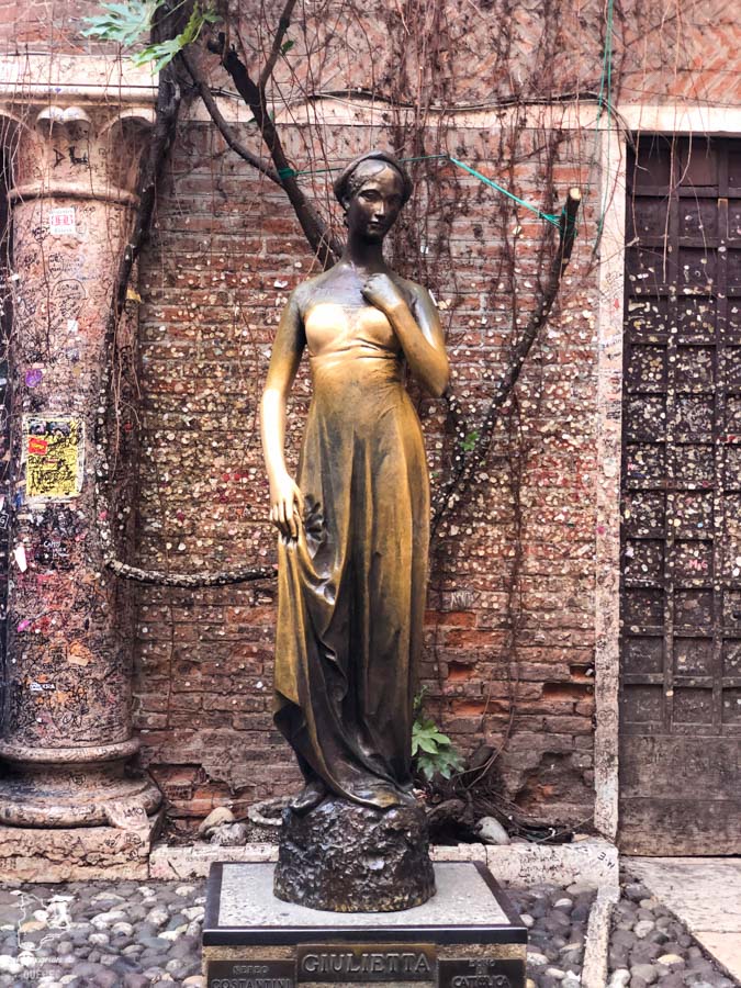 Statue de Juliette à Vérone dans notre article Visiter Vérone en Italie : mes incontournables de la ville de Roméo et Juliette #verone #italie #venetie #voyage #europe